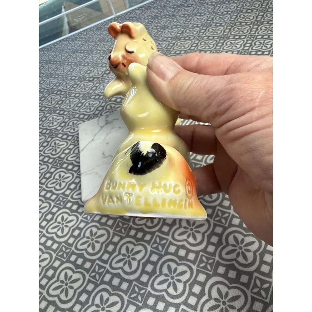 1950's Van Tellingen Bunny Hug Hugging Salt & Pepper Shakers Set Vintage